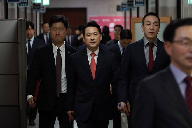 장동혁 국민의힘 대표가 9일 서울 여의도 국회에서 열린 최고위원회의에 참석하고 있다. 뉴시스