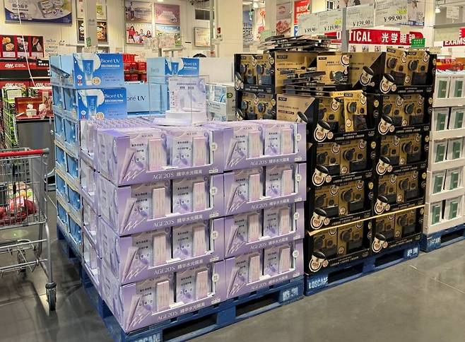 중국 코스트코 매장에 에이지스투웨니스 제품이 진열돼 있다. 애경산업 제공