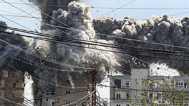 이스라엘의 공습을 받은 레바논 수도 베이루트 남쪽 외곽의 건물