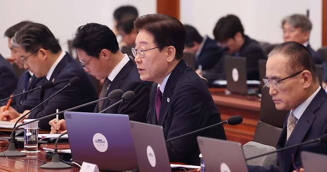 이재명 대통령이 9일 청와대에서 열린 수석보좌관회의에서 발언하고 있다. 청와대사진기자단