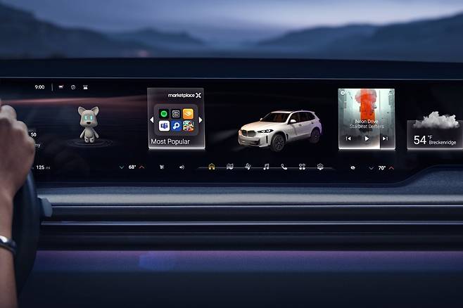 삼성전자의 QLED 하만의 전장 기술이 결합한 차량용 디스플레이 화면./ 삼성전자 제공