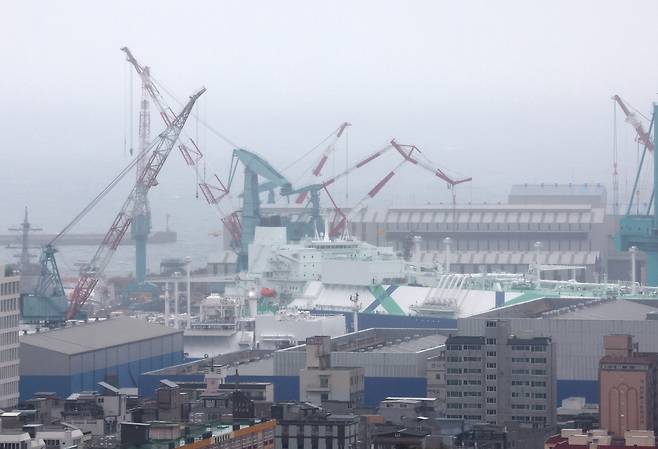 9일 울산시 동구 HD현대중공업에서 정비 중인 해군 잠수함에서 불이 났다. 이날 HD현대중공업 모습. 연합뉴스