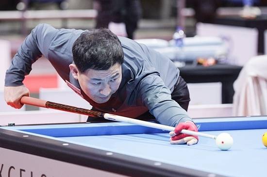 최완영은 9일 아침 콜롬비아 보고타3쿠션월드컵에서 열린 3차예선(PQ라운드)에서 애버리지 1.891을 기록, 전체1위로 최종예선(Q라운드)에 진출했다. (사진=SOOP)