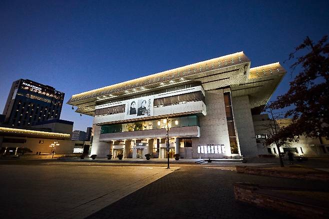 경기아트센터 대극장 전경. [경기아트센터]