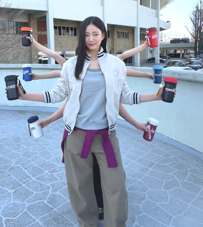 무신사에서 스타벅스와 손잡고 판매진행한 KBO굿즈. [무신사]