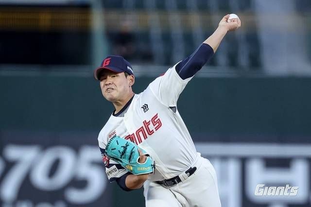 김진욱이 8일 KT전에서 공을 뿌리고 있다. 사진=롯데 제공