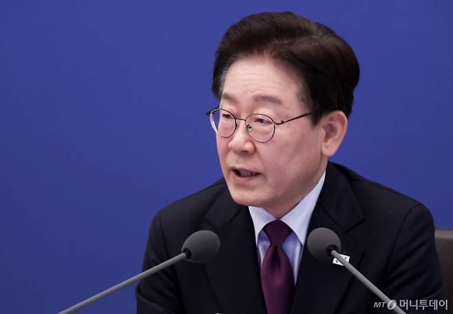 [서울=뉴시스] 고범준 기자 = 이재명 대통령이 9일 청와대에서 열린 수석보좌관회의에서 발언을 하고 있다. (청와대통신사진기자단) 2026.04.09. bjko@newsis.com /사진=