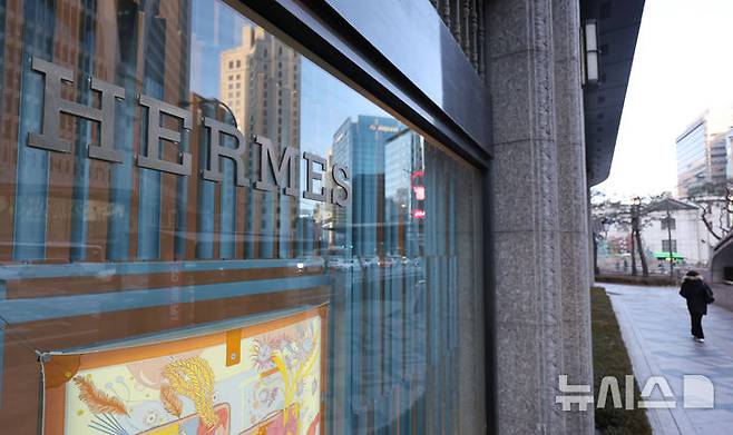 [서울=뉴시스] 황준선 기자 =  서울 시내 한 에르메스 매장 모습. 2025.01.02. hwang@newsis.com