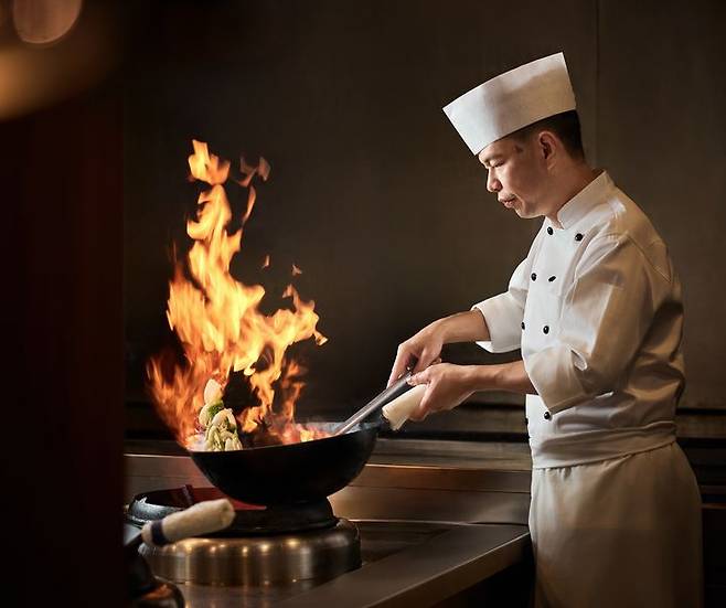 [서울=뉴시스] 서울신라호텔 '더 파크뷰' 고엠시아 셰프. (사진=호텔신라 제공) *재판매 및 DB 금지