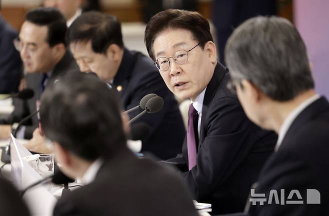 [서울=뉴시스] 최동준 기자 = 이재명 대통령이 9일 청와대에서 열린 국민경제자문회의 제1차 전체회의에서 발언하고 있다. 2026.04.09. photocdj@newsis.com