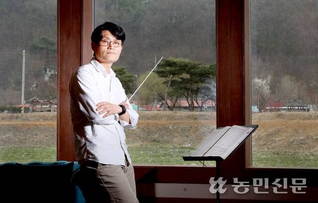 충남 공주시 유구읍에 클래식 전문 연주홀 ‘바드 챔버하우스 알프홀’을 연 조연호 대표. 공주=백승철 프리랜서 기자