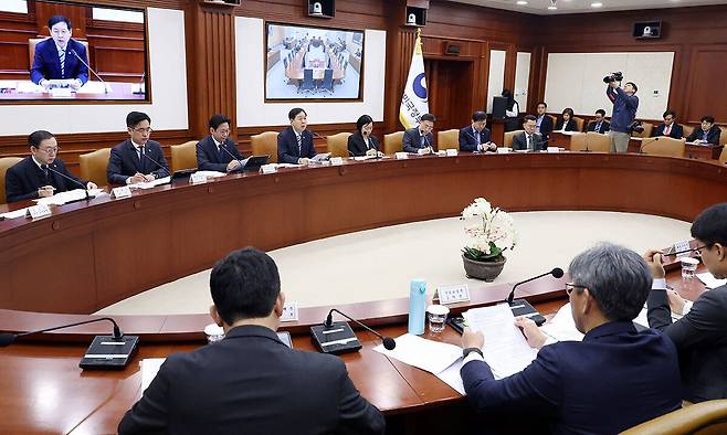 구윤철 부총리 겸 재정경제부 장관이 9일 오전 서울 종로구 정부서울청사에서 열린 민생물가 특별관리 관계장관TF 회의를 주재하고 있다. 뉴시스