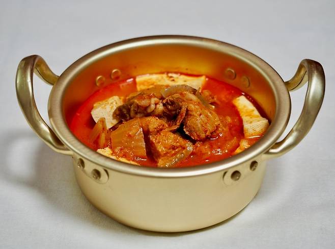 양은 냄비에 담긴 김치찌개. 사진=클립아트코리아