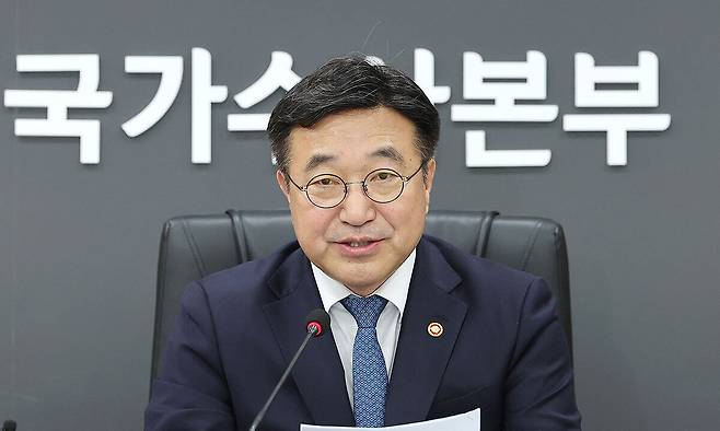 윤호중 행정안전부 장관이 9일 서울 서대문구 경찰청 국가수사본부에서 열린 허위정보 유포 등 대응 TF 회의에 참석해 발언하고 있다. 연합뉴스