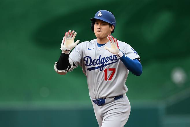 ▲ LA 다저스 오타니 쇼헤이가 9일 2026 메이저리그 토론토 블루제이스와의 원정경기에서 43경기 연속 출루 기록을 완성했다. 일본 선수로는 2009년 스즈키 이치로가 작성한 기록과 동률을 이뤘다. ⓒ연합뉴스/AP