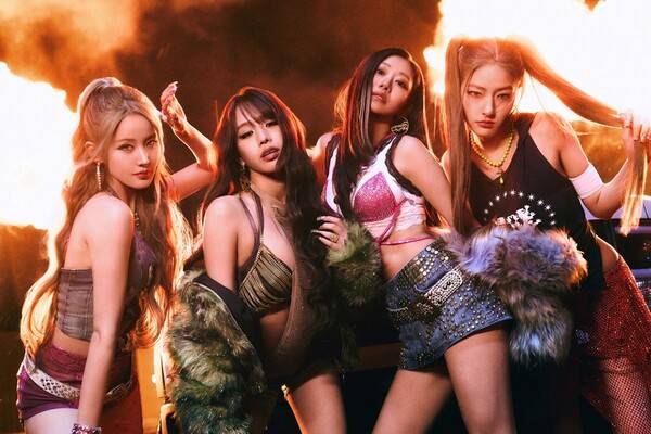 ▲ 신곡 '후 이즈 쉬'로 돌아온 키스오브라이프는 9일 '엠카운트다운'을 시작으로 음악방송 출연을 이어간다. 제공|S2엔터테인먼트