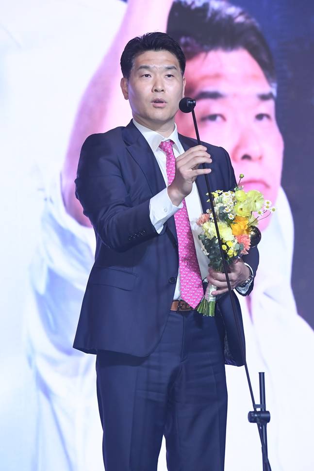 '이례적' 정규리그 5위가 시상식 휩쓸었다... '국내선수 MVP·신인선수상' 모두 소노 품으로 [KBL 시상식 현장]