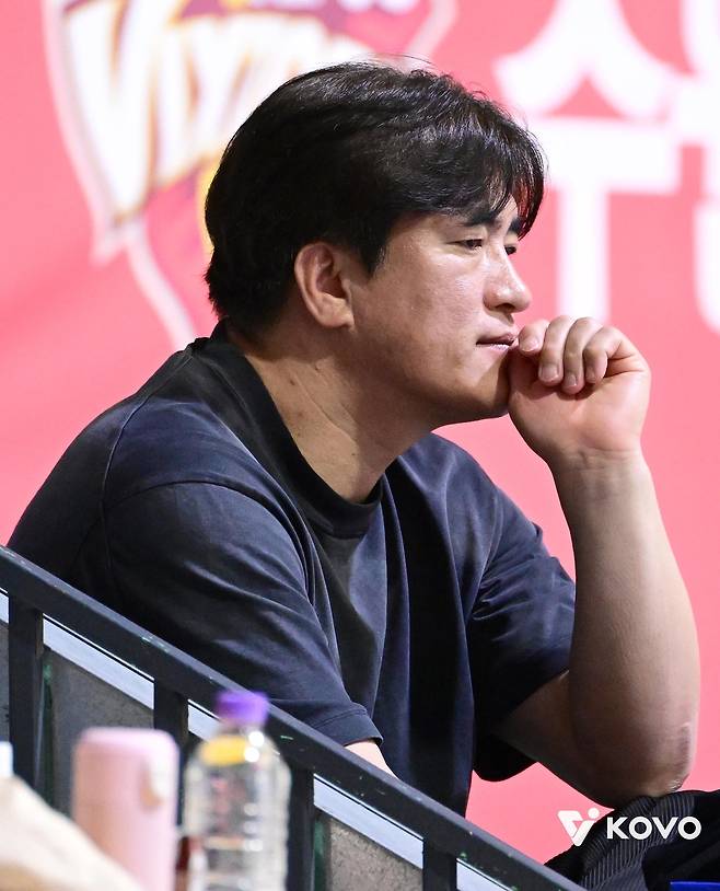 V리그 경기 관전하는 차상현 감독 [한국배구연맹 제공. 재판매 및 DB 금지]