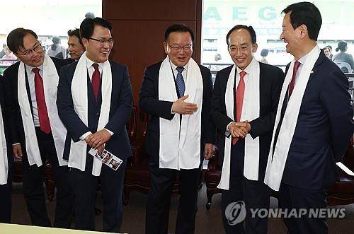 부활절 연합예배에 참석한 대구시장 출마자들 [연합뉴스 자료 사진]