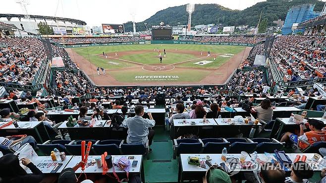 한화생명이글스파크 마지막 경기 2024년 9월 29일을 끝으로 한화는 정든 한화생명이글스파크와 작별했다. [연합뉴스 자료사진]