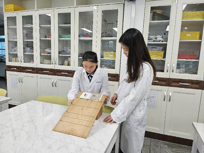 지난해 '제46회 전국 학생 과학발명품경진대회' 국무총리상 수상 학생팀 모습 (사진=대전교육청 제공)