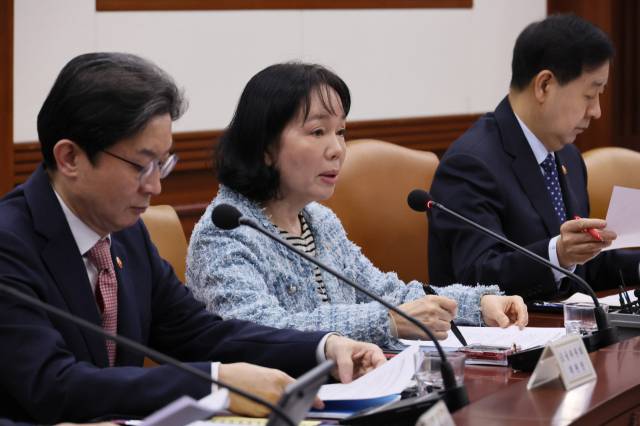 송경희 개인정보보호위원장이 10일 서울 종로구 정부서울청사에서 열린 비상경제본부회의 겸 경제관계장관회의에서 발언하고 있다. 연합뉴스