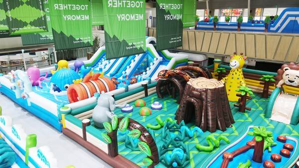 상상놀이터 시즌3는 'OCEAN & SAFARI'를 주제로 대형 슬라이드 에어바운스를 포함한 체험형 콘텐츠 공간으로 마련됐다. [출처=휘닉스 호텔앤드리조트]