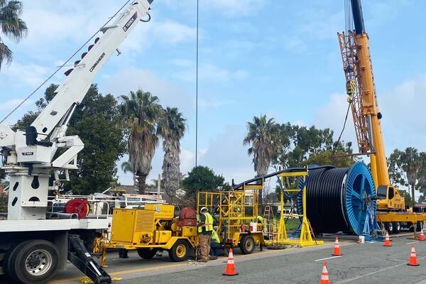 대한전선이 미국에서 케이블 포설을 하고 있다. [출처=대한전선 ]