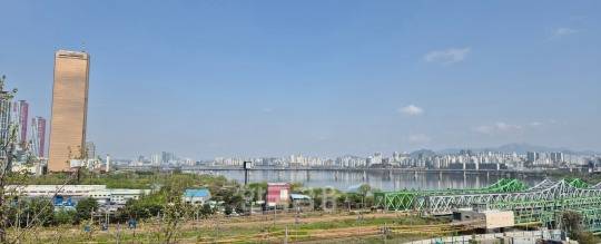 서울 동작구 노량진동 사육신공원에서 바라본 도심 전경./사진=한국금융DB