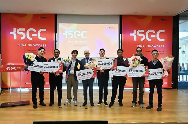 데니즈 에이보랩스 대표,  애슐리 알바랩스 대표, 박민진 피에로컴퍼니 대표, 다니엘 바이온 대표가 기념촬영을 하고 있다.(스파크랩 제공)