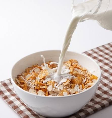 시리얼에 설탕이 든 제품이 있다. 우유에 말아 먹으면 혈당을 더 올릴 수 있다. 사진=게티이미지뱅크