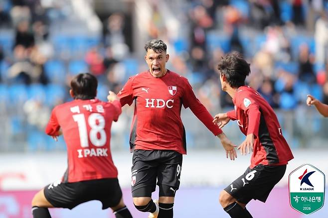 5승1무로 K리그2 선두를 질주하고 있는 부산 아이파크 (한국프로축구연맹 제공)