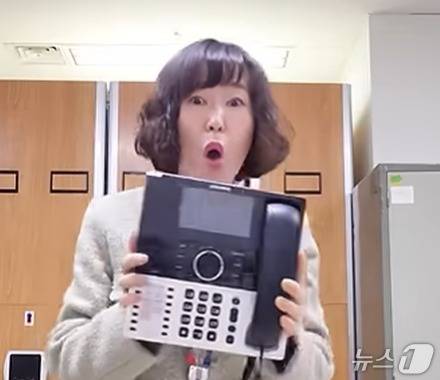 강원 원주시 공식 유튜브 채널에 게시된 쇼츠 영상인 '공무원 호신술 4가지' 중 한 장면. (원주시 제공. 재판매 및 DB금지) 2026.4.10/뉴스1