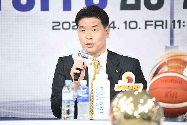 LG 조상현 감독이 10일 KBL센터에서 열린 2025~2026 LG전자 프로농구 플레이오프 미디어데이에서 발언하고 있다. 사진 | KBL