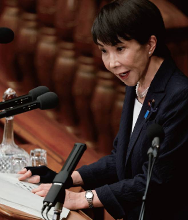 다카이치 사나에 일본 총리가 2월 20일 도쿄 국회에서 시정 방침 연설을 하고 있다. /사진 로이터연합