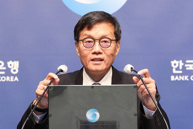 이창용 한국은행 총재가 10일 서울 중구 한국은행에서 열린 통화정책방향 기자간담회에서 발언하고 있다. 사진공동취재