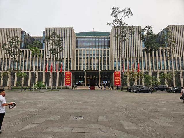 베트남 하노이 국회의사당. '국부' 호찌민 묘소 맞은편에 있는 국회의사당은 국부에 대한 예우 차원에서 높이를 39m 아래로 낮게 건설했다. 정지용 특파원