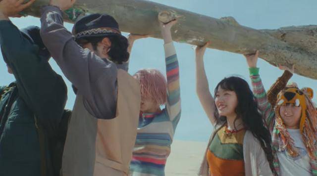 남매 뮤지션 악뮤의 신곡 '기쁨, 슬픔, 아름다운 마음' 뮤직비디오 중 한 장면. 악뮤 유튜브 계정 캡처