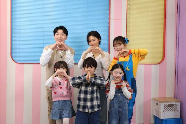 가수 화사가 MBC의 대표 어린이 프로그램 '뽀뽀뽀 좋아좋아'의 인기 코너 '마음약국'을 찾았다. MBC 제공