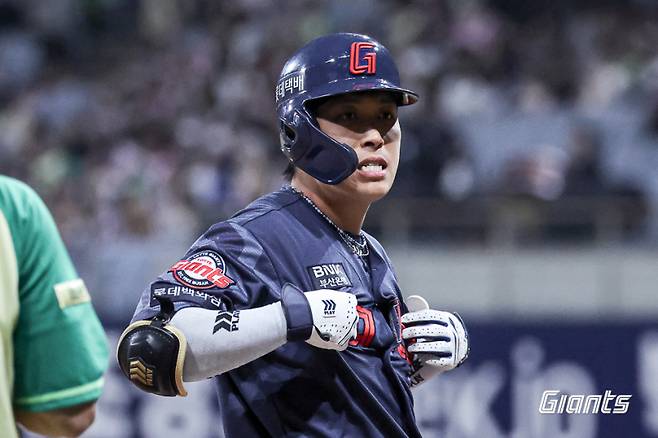 10일 고척 키움전 1회 선두타자 3루타를 때려낸 황성빈. 롯데 제공