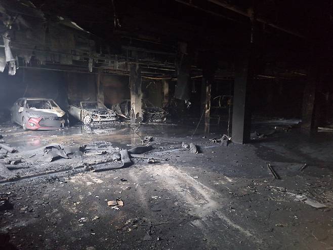 오늘(10일) 제주도 서귀포시 안덕면 지하주차장 화재 피해 현장 (제주소방안전본부 제공)