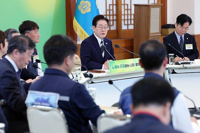 이재명 대통령이 10일 청와대에서 열린 민주노총 초청간담회에서 발언하고 있다. [청와대통신사진기자단]
