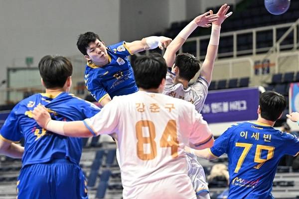 사진 신한 SOL Bank 25-26 핸드볼 H리그 충남도청과 인천도시공사 경기 모습, 사진 제공=한국핸드볼연맹