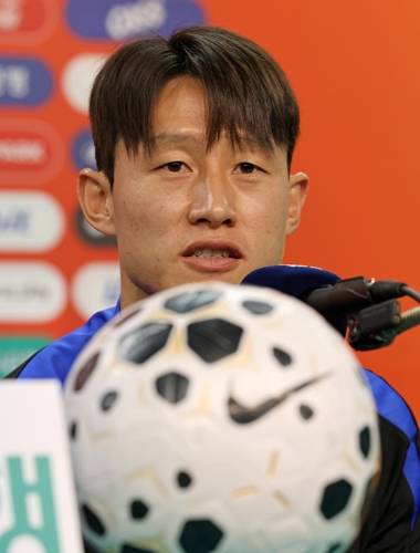 취재진 질문에 답하는 이재성 [연합뉴스 자료사진]