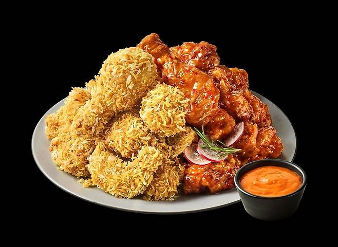 bhc치킨을 운영하는 다이닝브랜즈그룹의 연간 매출이 국내 치킨 프랜차이즈 중 처음으로 6000억 돌파라는 신기록을 썼다. 다이닝브랜즈그룹 제공