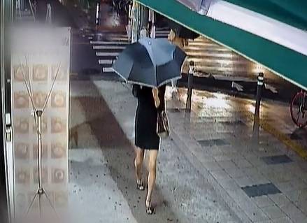 CCTV에 찍힌 여장을 한 박 모씨  사진-서울중랑서 제공