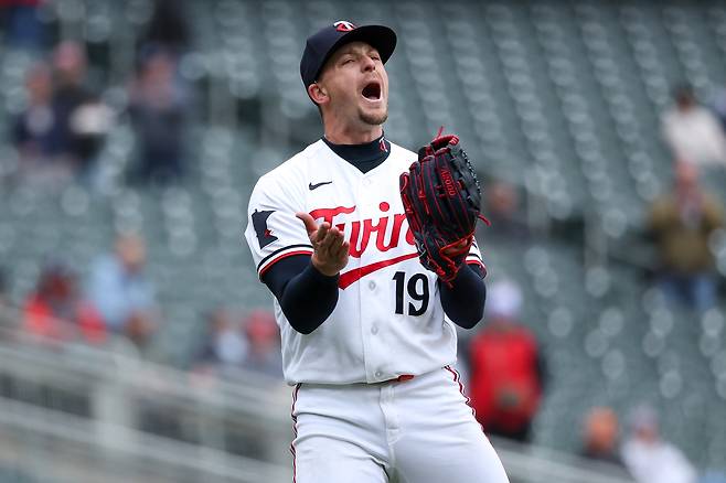 미네소타 에릭 오스가 10일 디트로이트전에 세이브에 성공한 뒤 포효하고 있다. AP연합뉴스