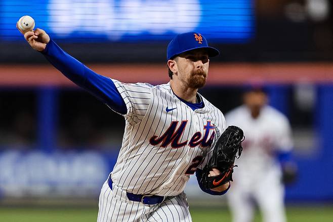 놀런 매클레인이 10일 미국 뉴욕 시티 필드에서 열린 애리조나 다이아몬드백스와의 2026 메이저리그 정규리그 홈 경기에 선발 등판해 공을 던지고 있다.    뉴욕 | AFP연합뉴스