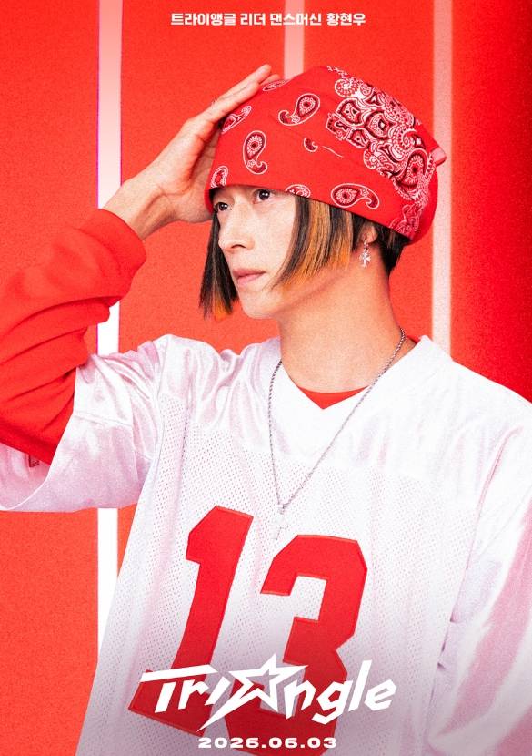 ▲ 강동원이 아이돌 스타일로 파격 변신해 화제다. 출처|트라이앵글 공식 SNS