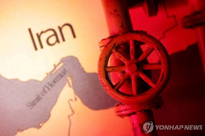 계속 봉쇄되고 있는 호르무즈 해협 [로이터 연합뉴스 자료사진. 재판매 및 DB 금지]